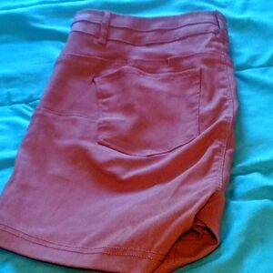 Mauve color stretchy shorts